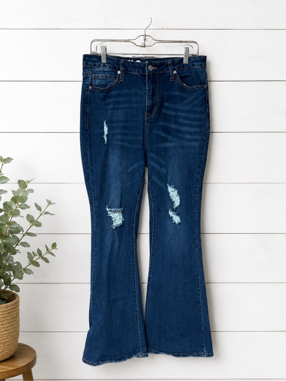 S.O.N.G FIT n Flare Distressed Flare Leg Junior’s/Women’s Jeans 11/30